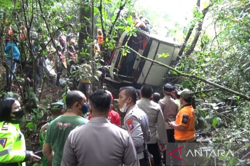 Polisi Magtan sedang menyelidiki penyebab bus jatuh ke lembah dan menewaskan 7 orang