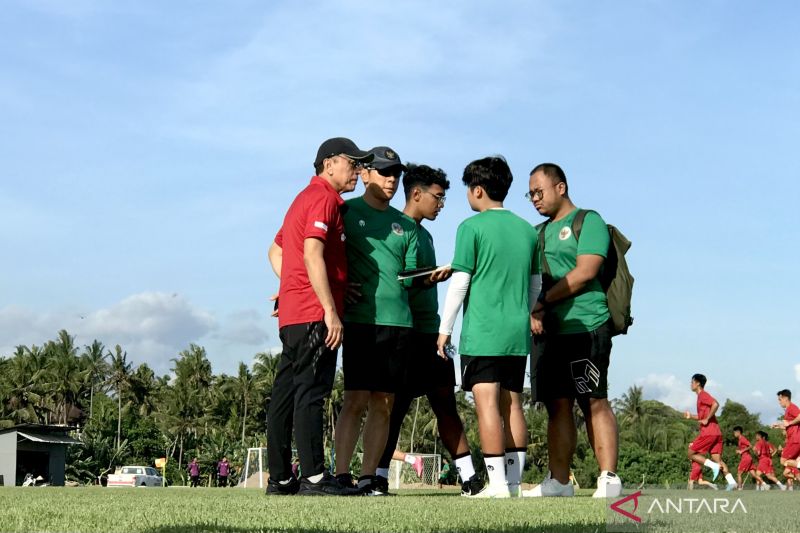 Ketum PSSI mengkaji persiapan timnas senior untuk berlaga di Piala AFF 2022.