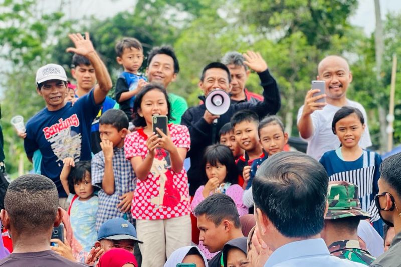 Presiden Jokowi perintahkan TNI-Polri bantu bersihkan puing sisa gempa