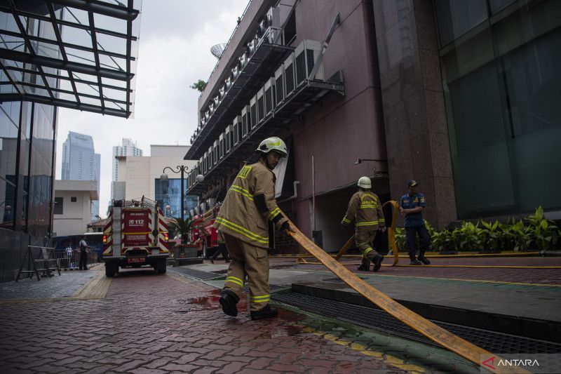 Jakarta kemarin, gudang Kemenkumham terbakar hingga jabatan sekda