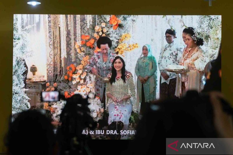 Presiden Jokowi: Tradisi siraman calon pengantin Kaesang - Ernia berjalan lancar