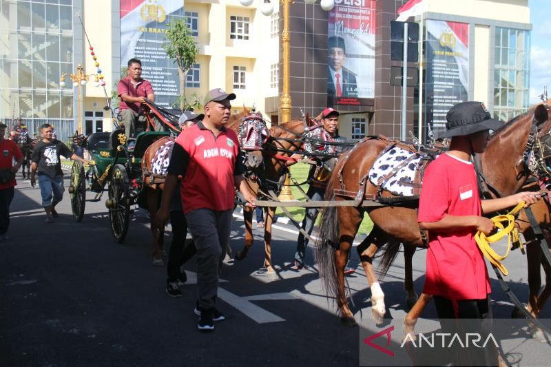 Dua kereta kuda geladi kirab pernikahan Kaesang-Erina di Solo