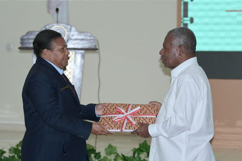 Hanna Hikoyabi ditunjuk sebagai pelaksana harian Bupati Jayapura