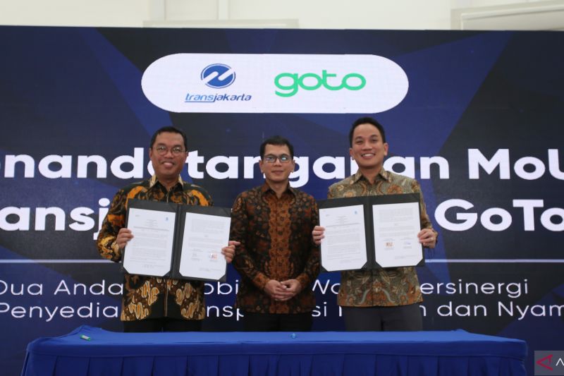 TransJakarta berkolaborasi dengan GoTo gunakan GoPay untuk pembayaran