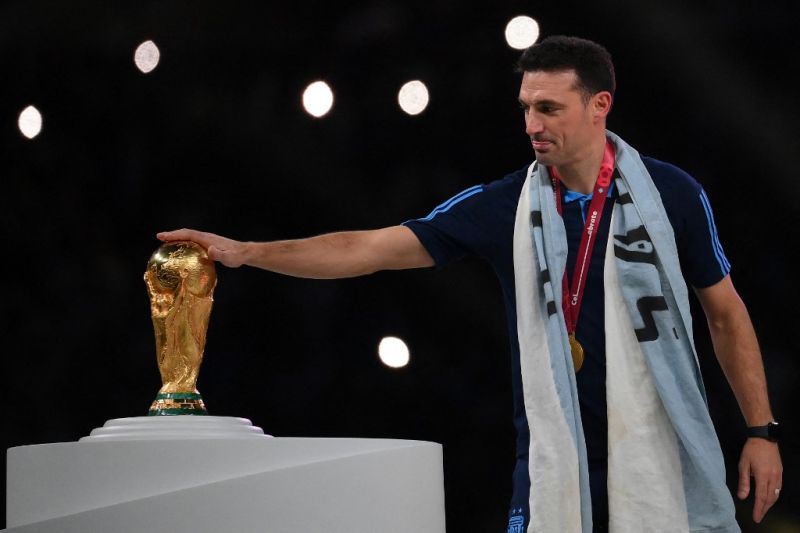 Scaloni mengajak masyarakat Argentina menikmati kesuksesan menjuarai Piala Dunia