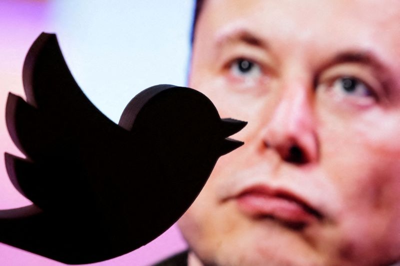 Elon Musk buka jajak pendapat soal keputusan mundur dari Twitter