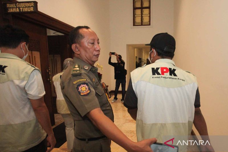 KPK geledah Kantor Gubernur Jawa Timur