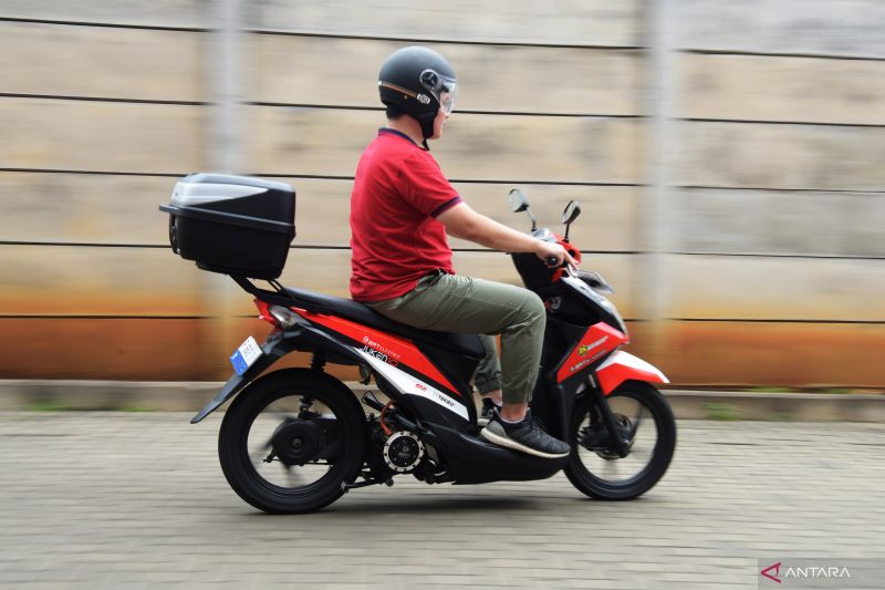 tips-rawat-motor-matik-hindari-kebiasaan-geber-gas-saat-berhenti