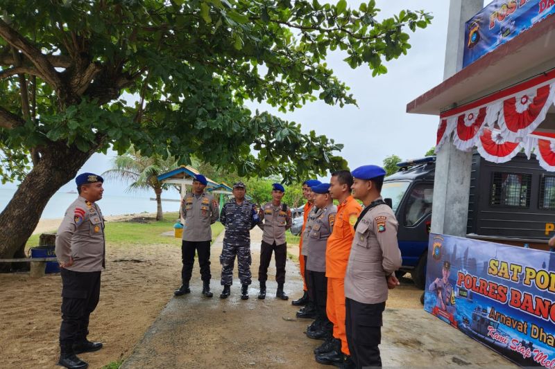 Satpolair Bangka Barat tingkatkan pengawasan pengunjung pantai