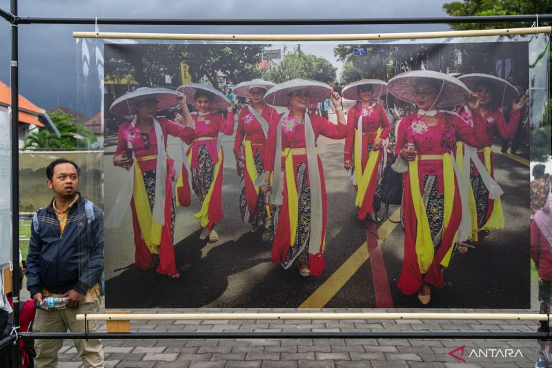 PAMERAN BANGKIT MENUJU ENDEMI FEATURING JAWIMAJINASI