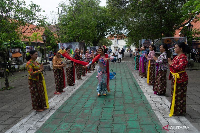 PAMERAN BANGKIT MENUJU ENDEMI FEATURING JAWIMAJINASI