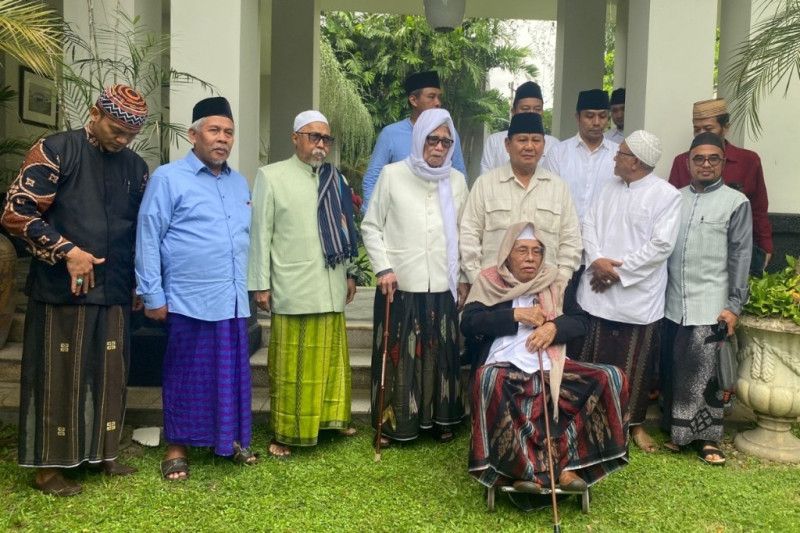 Prabowo Subianto gelar pertemuan tertutup dengan belasan kiai Jatim