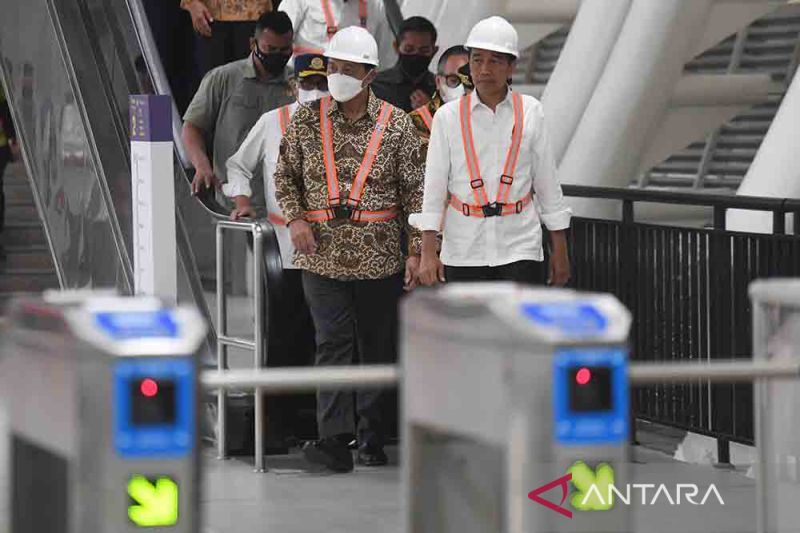 Presiden harapkan LRT Jabodebek beroperasi Juli 2023