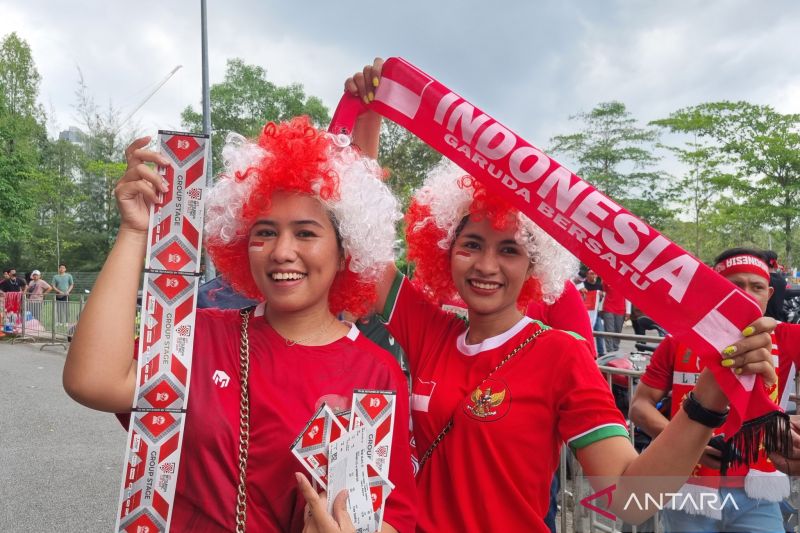 Menyaksikan pertandingan antara Indonesia dan Brunei merupakan tempat berkumpulnya masyarakat Indonesia