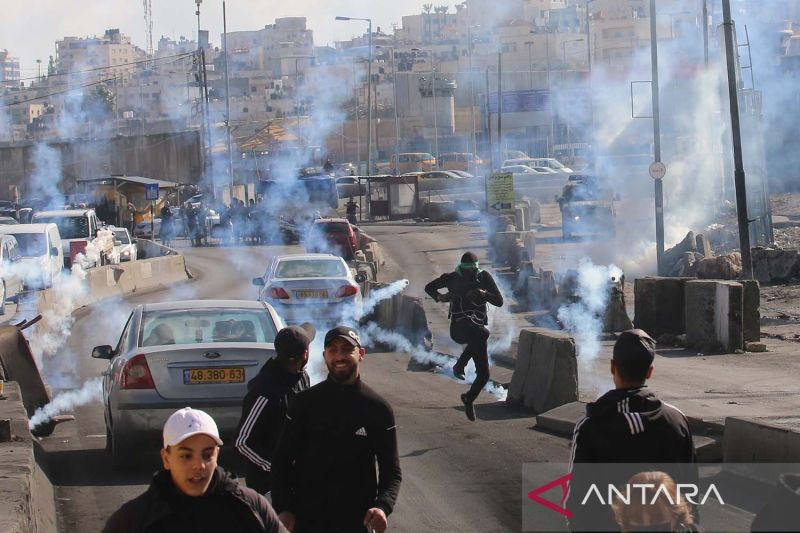 israel-tembakkan-bom-gas-beracun-di-sekolah-ramallah