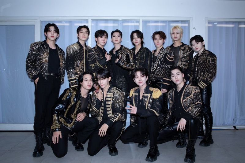 Tiga jam bersama SEVENTEEN ditemani hujan