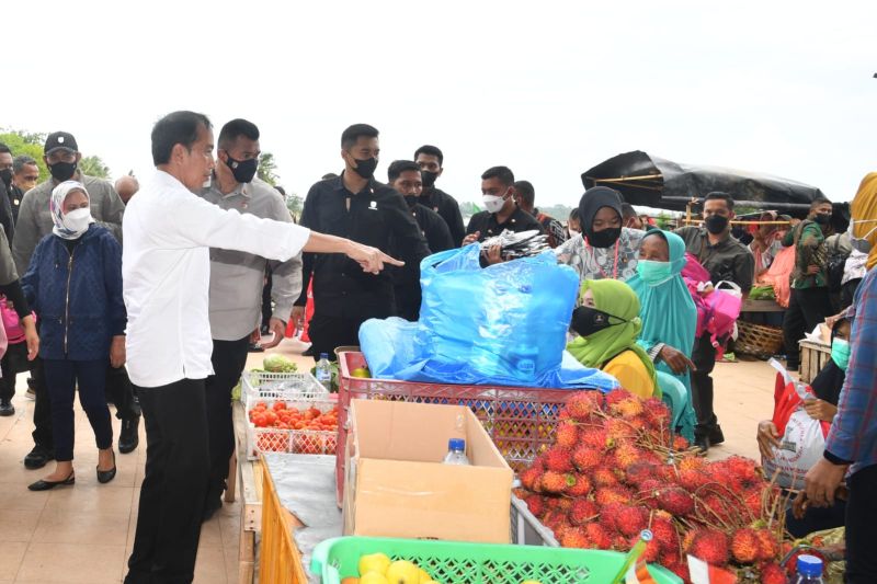 Presiden dan Ibu Negara kunjungi Pasar Utan di Sumbawa