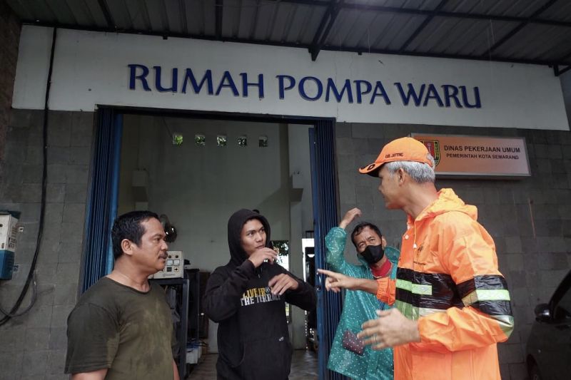 Ganjar cek banjir di Kota Semarang