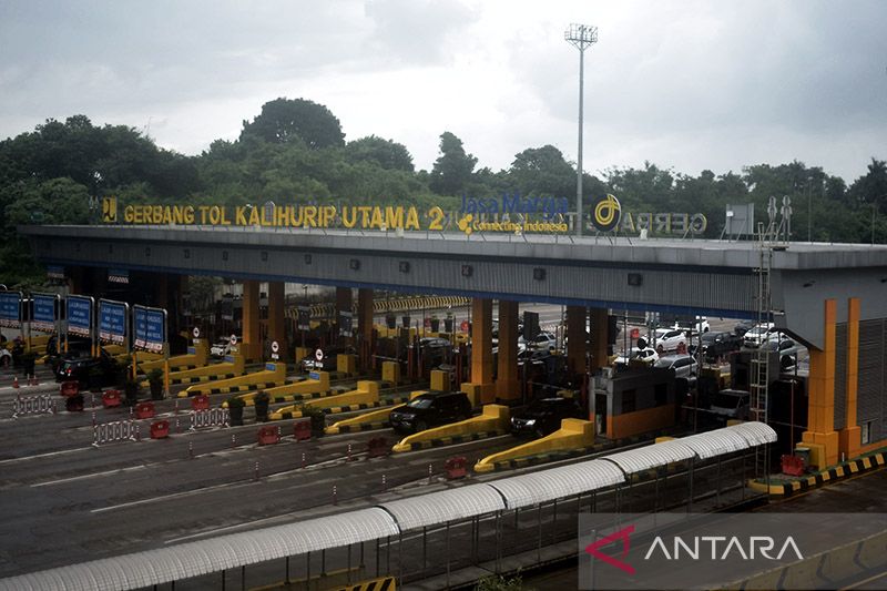 Puluhan ribu kendaraan dari Jakarta menuju Bandung