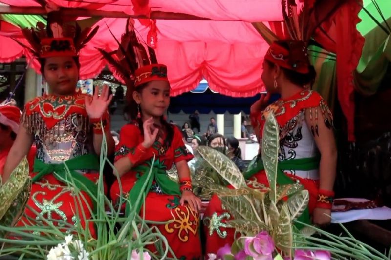 ribuan-anak-dan-remaja-ikuti-parade-natal-2022-di-palangka-raya