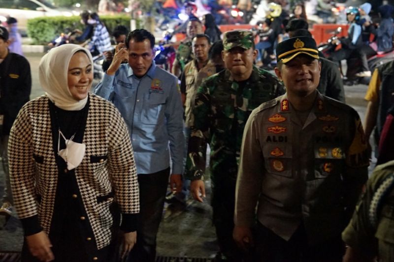 Perayaan malam tahun baru di Karawang kondusif