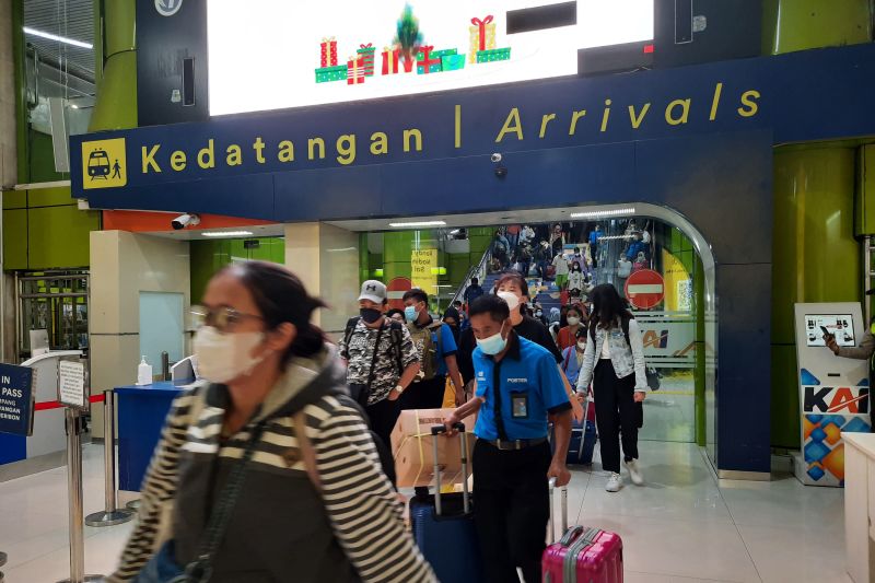 Kedatangan penumpang di Stasiun Gambir dan Senen meningkat