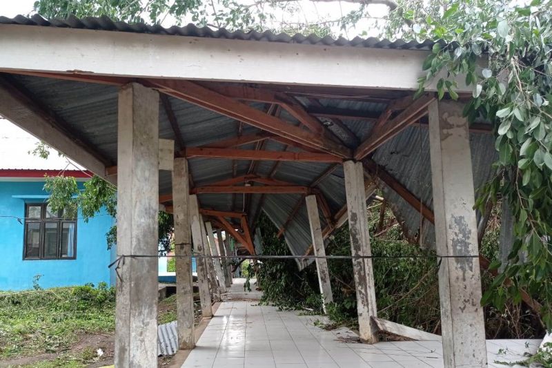 Sebanyak 39 rumah di Flores Timur rusak akibat angin kencang