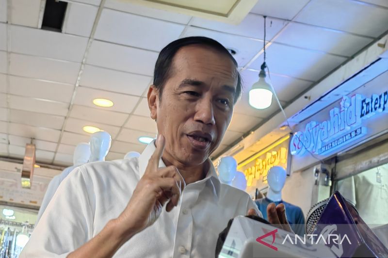 Soal “reshuffle” kabinet, Jokowi: ya tunggu saja