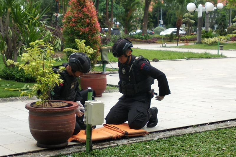 Sebuah granat nanas ditemukan di Balai Kota Surabaya