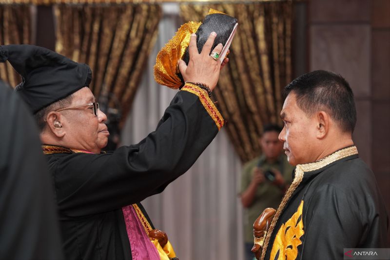 KSAD DUDUNG MENDAPAT GELAR DARI SULTAN BUTON