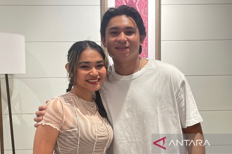 Rheno dan Regina Poetiray sudah diperkenalkan musik sejak dini