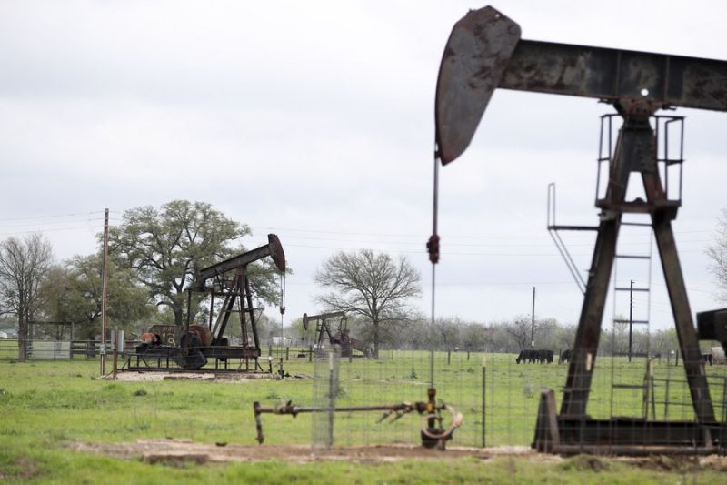 EIA: Stok minyak global meningkat, harga akan turun dua tahun ke depan
