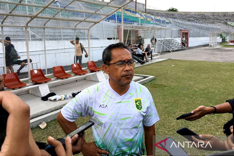 Aji Santoso apresiasi kinerja pemain Persebaya seusai bantai Persita