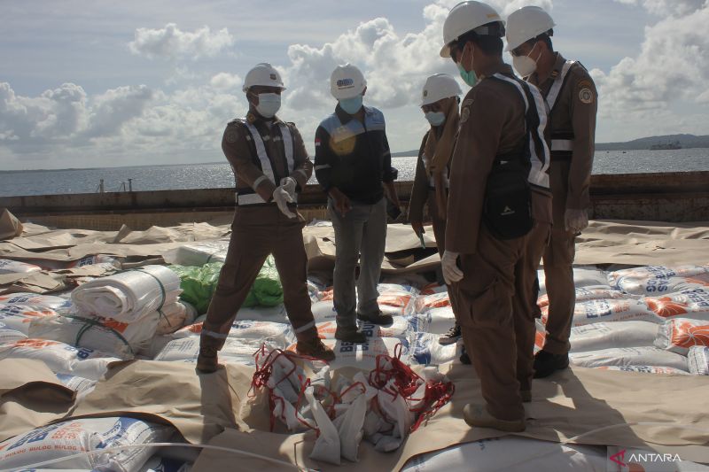 BERAS IMPOR ASAL VIETNAM TIBA DI KUPANG