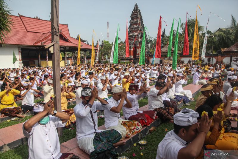 Perayaan Hari Raya Kuningan Di Palangka Raya - ANTARA News