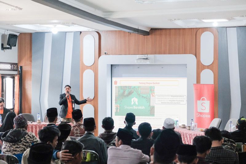 Shopee Barokah melatih 250 siswa di 4 wilayah tentang perdagangan digital