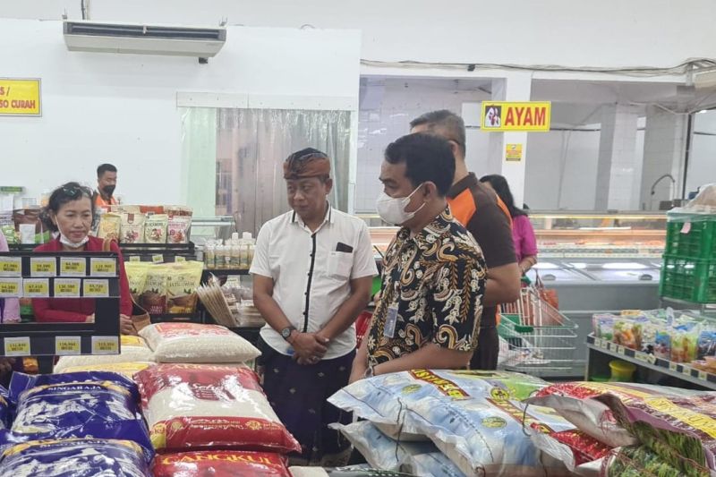 3.000 ton beras medium disalurkan ke seluruh pasar tradisional di Bali