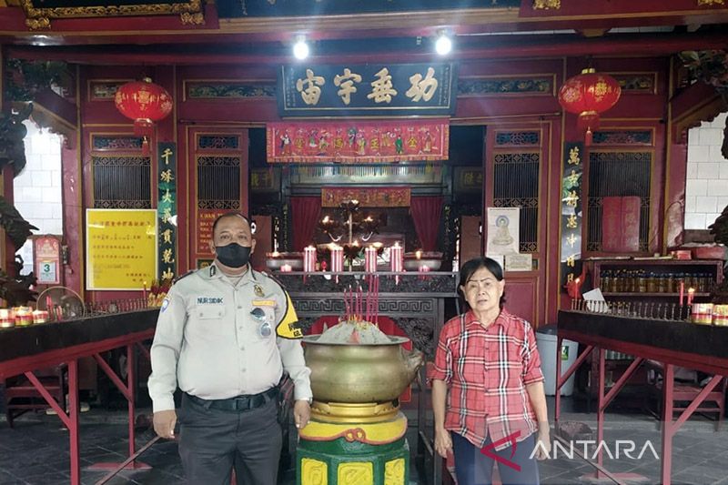 Polsek Tambora mengecek keamanan vihara menjelang Imlek