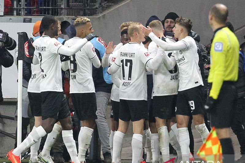 Frankfurt naik ke peringkat kedua klasemen setelah hantam Schalke