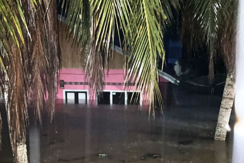 Padang Pariaman dilanda banjir dan longsor