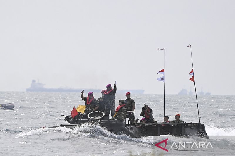 Pengangkatan warga kehormatan Marinir - ANTARA News