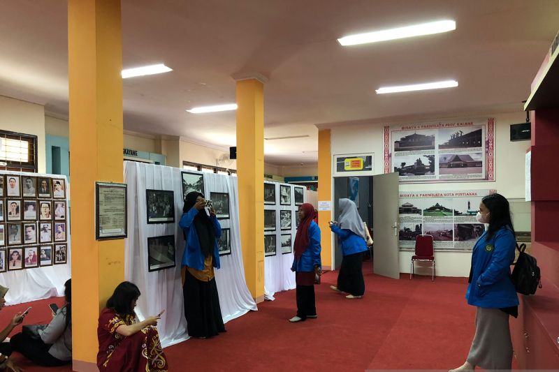 Galeri Arsip pamerkan 525 koleksi sejarah Kalimantan Barat