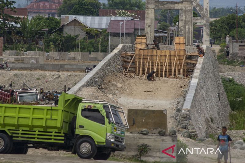 Pembangunan Kembali Jembatan Gantung di Sigi