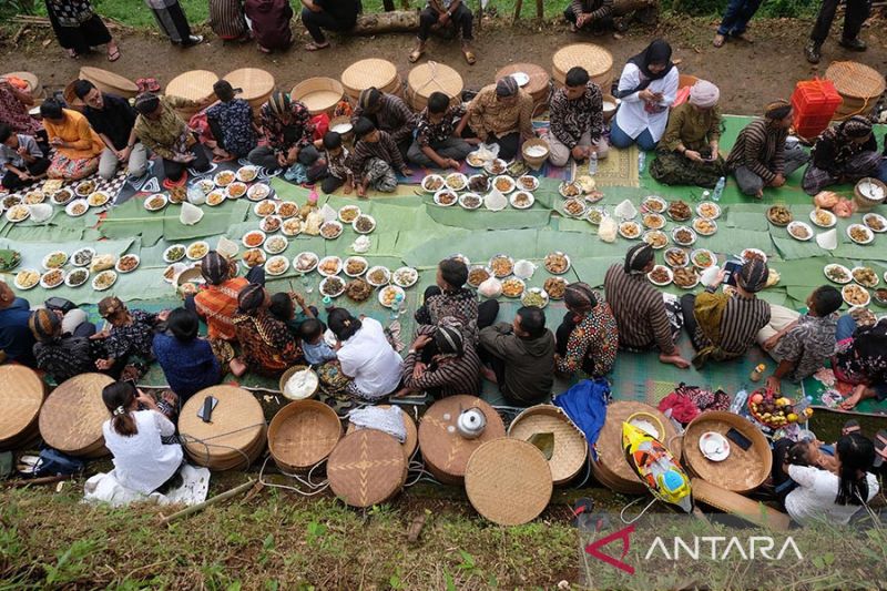 Tradisi Nyadran Perdamaian Di Temanggung Antara News