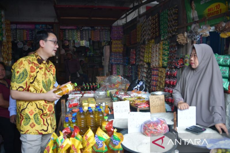 Wamendag tinjau pasar rakyat di Sulut