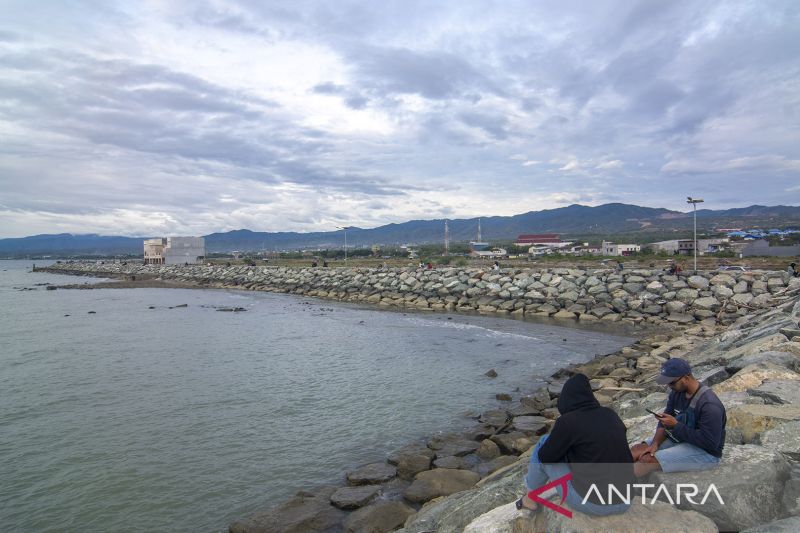 Revitalisasi Kawasan Wisata Pantai Teluk Palu