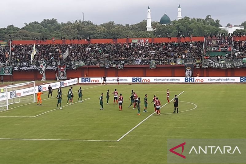 Madura United kalah dari Persabaya Surabaya dengan hasil 0-2