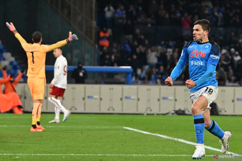 Gol Giovanni Simeone memastikan kemenangan 2-1 Napoli melawan Roma
