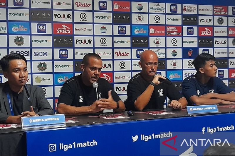 Pelatih kepala Madura United mengundurkan diri dari jabatannya