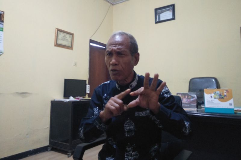 Disdik Lombok Tengah mengimbau operator proaktif mendata kondisi sekolah